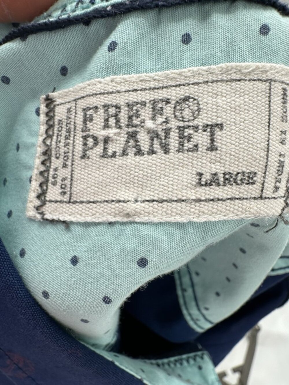 Free Planet Men's Button Front Shirt Blue Red Beach Surfing Memorial 4th Large - Picture 10 of 10